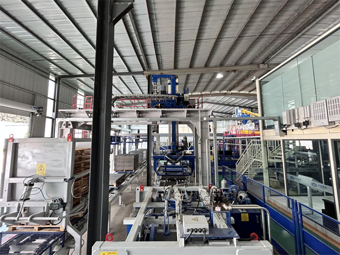 QGM's ZN serie high-end imiteret sten PC mursten produktionslinje blev med succes sat i produktion hos en førende grønne byggematerialevirksomhed i det sydvestlige Kina.